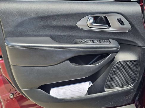 Used 2019 Chrysler Pacifica Limited w/ Advanced Safetytec Group FWD image 14