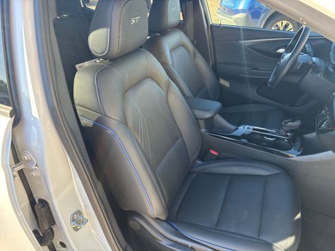 Used 2025 Buick Envista Sport Touring image 34