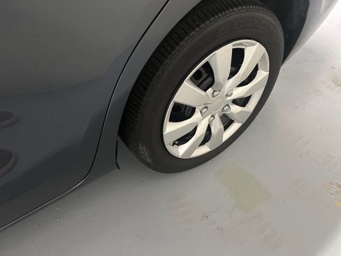 Used 2016 Toyota Corolla LE FWD image 19