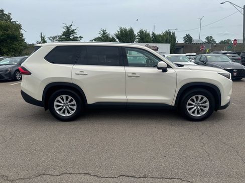 Used 2024 Toyota Grand Highlander AWD image 10