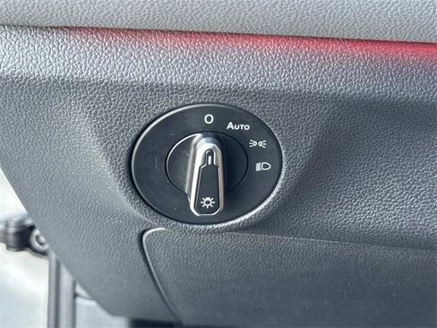 Used 2025 Volkswagen Jetta SEL image 17