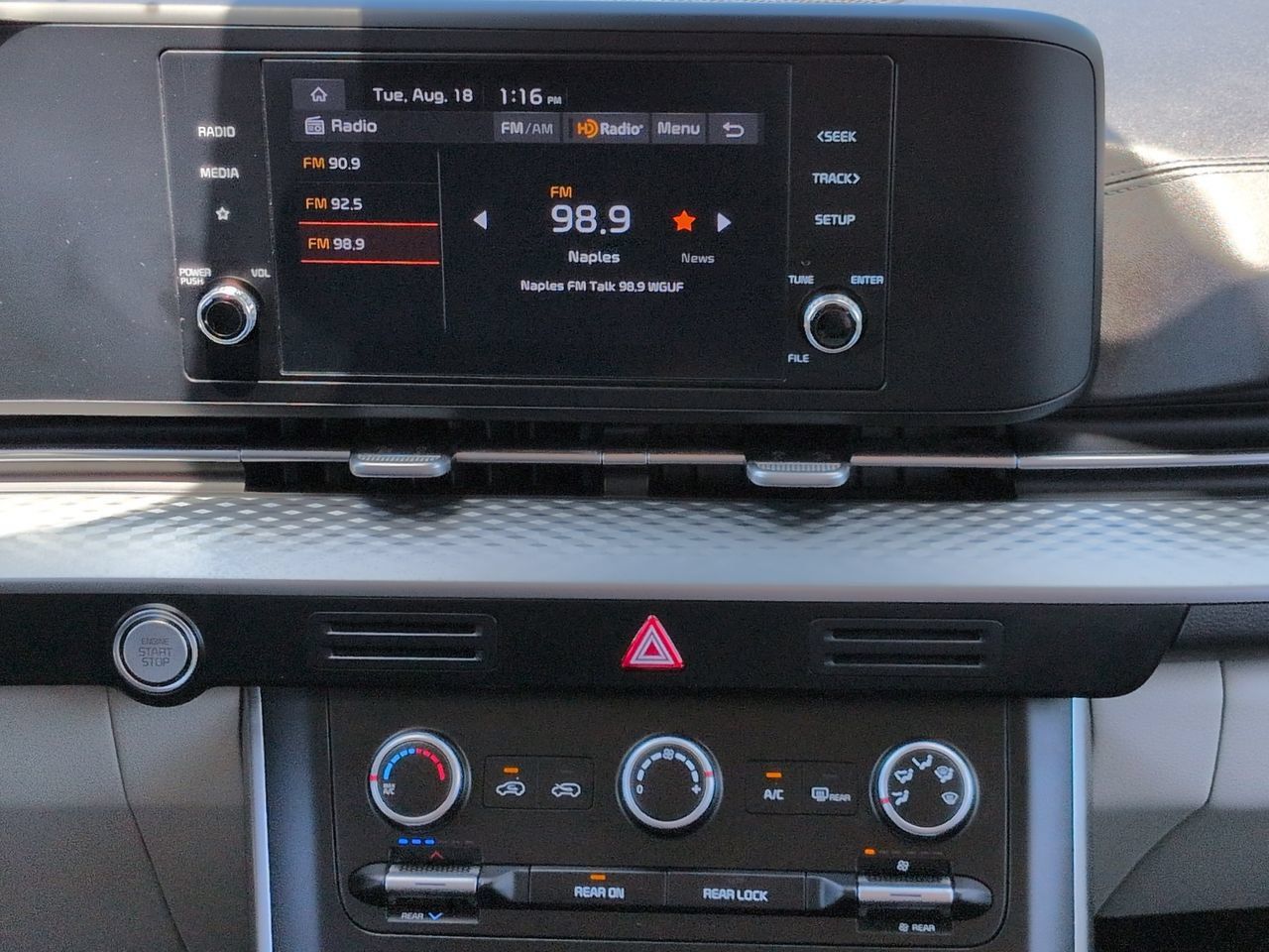 Used 2023 Kia Carnival LX FWD image 18