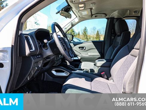 Certified 2025 Nissan Frontier SV image 19