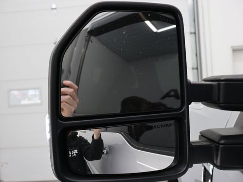 Used 2018 Ford F250 Lariat w/ Chrome Package image 34