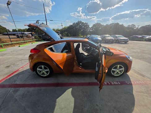 Used 2015 Hyundai Veloster w/ Option Group 02 FWD image 29