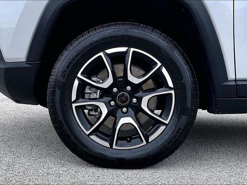 Used 2025 Jeep Compass Trailhawk AWD/4WD image 9