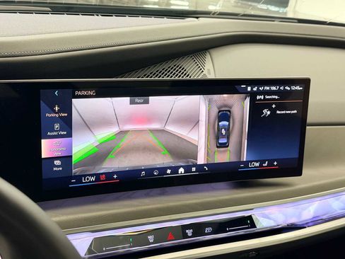 Used 2024 BMW i7 xDrive60 image 30