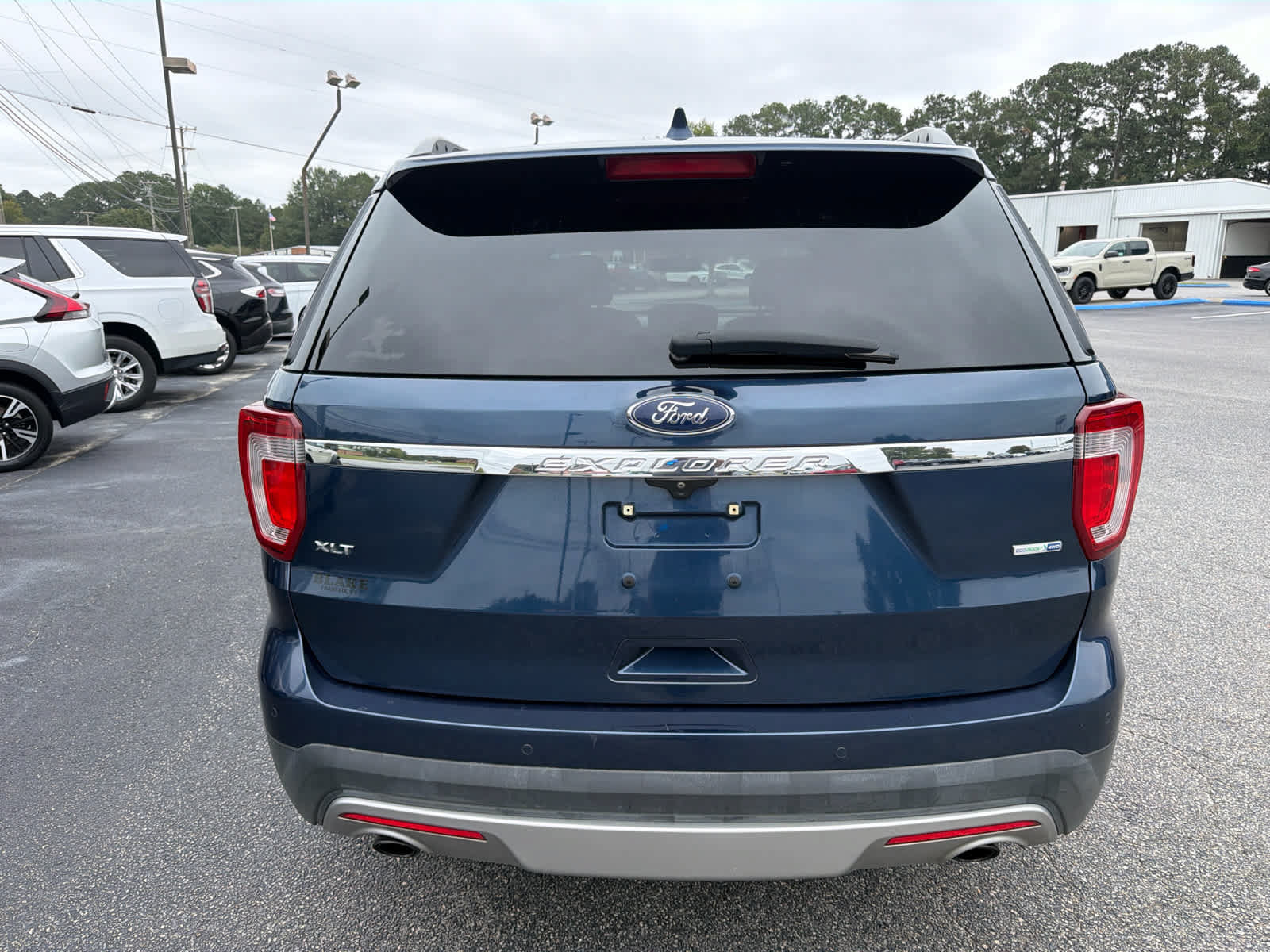 Used 2016 Ford Explorer XLT w/ Equipment Group 202A AWD/4WD image 4