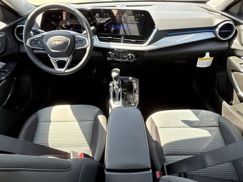 New 2026 Chevrolet Trax LT w/ LT Convenience Package FWD image 11
