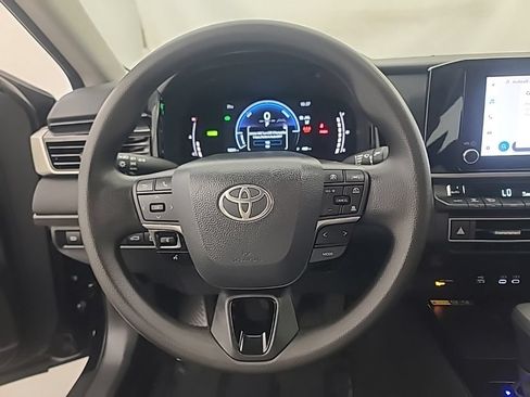 Used 2026 Toyota Camry LE FWD image 32