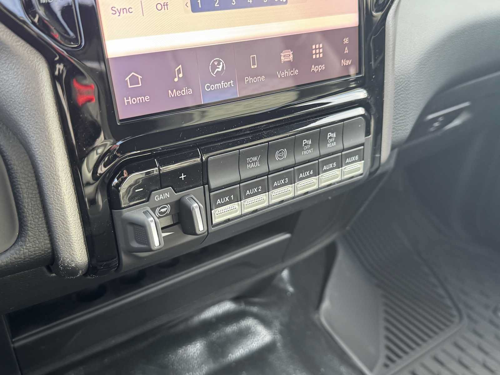 New 2026 RAM 3500 Big Horn AWD/4WD image 14