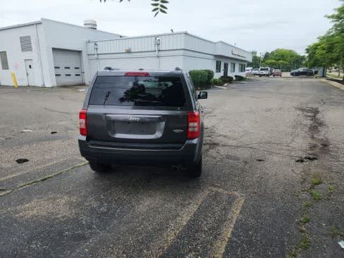 Used 2016 Jeep Patriot High Altitude FWD image 15