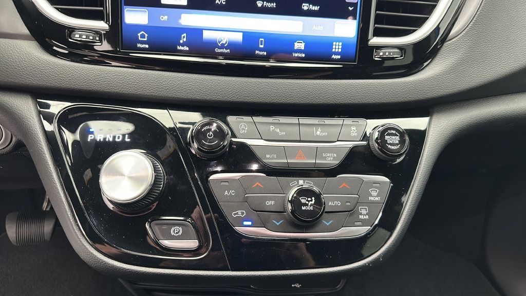 Used 2026 Chrysler Pacifica Select FWD image 19