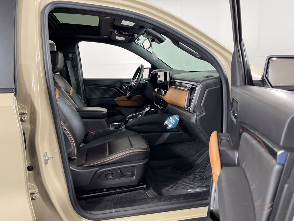 Certified 2023 GMC Canyon AT4 w/ AT4 Premium Package AWD/4WD image 6