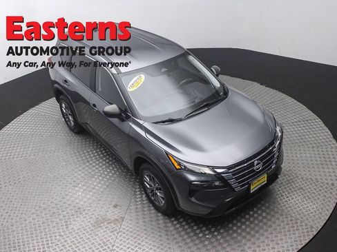 Used 2024 Nissan Rogue S AWD/4WD image 3