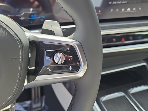 New 2026 BMW 750e xDrive image 33