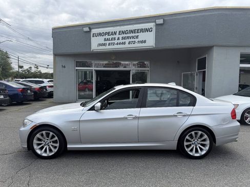 Used 2011 BMW 328i xDrive Sedan AWD/4WD image 4