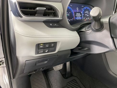 New 2026 Toyota Highlander Platinum image 13
