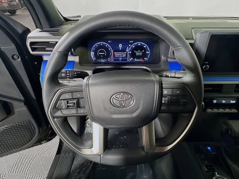 Certified 2025 Toyota Tacoma TRD Off-Road AWD/4WD image 10