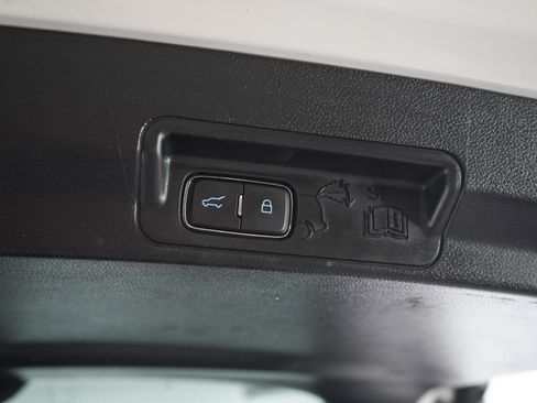 Used 2022 Ford Explorer XLT w/ Equipment Group 202A AWD/4WD image 11