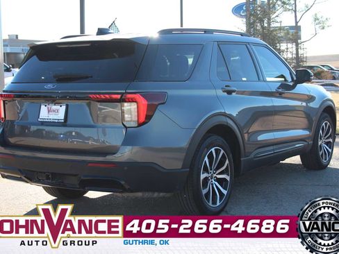 Used 2025 Ford Explorer ST-Line image 13