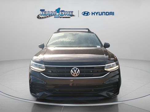 Used 2022 Volkswagen Tiguan SE R-Line image 4
