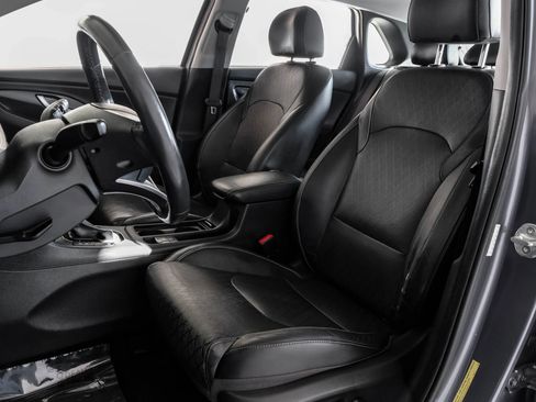 Used 2018 Hyundai Elantra GT w/ Tech Package 03 image 32