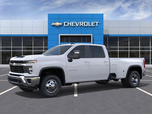 New 2026 Chevrolet Silverado 3500 LT image 2