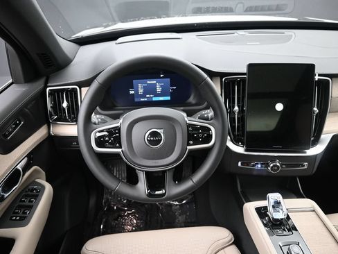 New 2026 Volvo XC90 T8 Ultra w/ Protection Package Premier AWD/4WD image 18