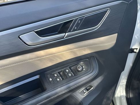 New 2026 Volkswagen Atlas Cross Sport SE image 13