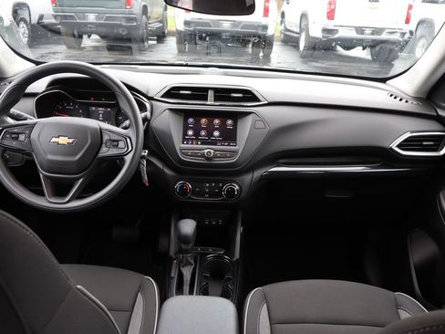 Used 2023 Chevrolet TrailBlazer LS image 16