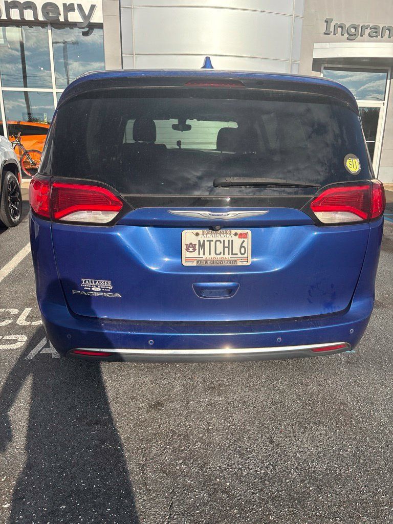 Used 2018 Chrysler Pacifica Touring Plus FWD image 5