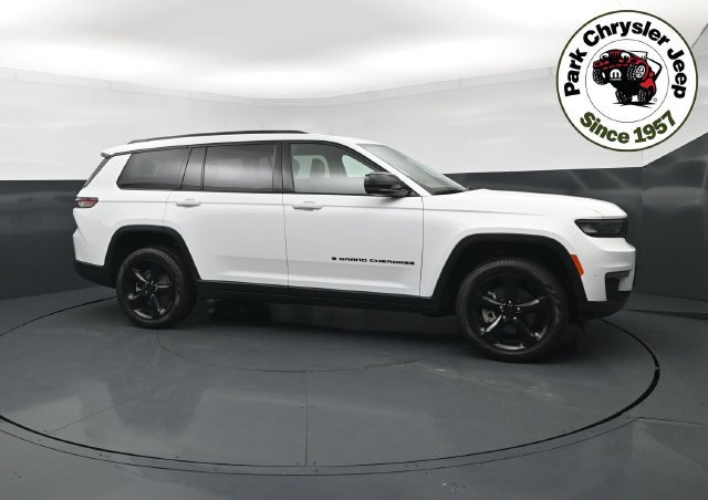 Used 2025 Jeep Grand Cherokee L Limited w/ Black Appearance Package AWD/4WD image 1