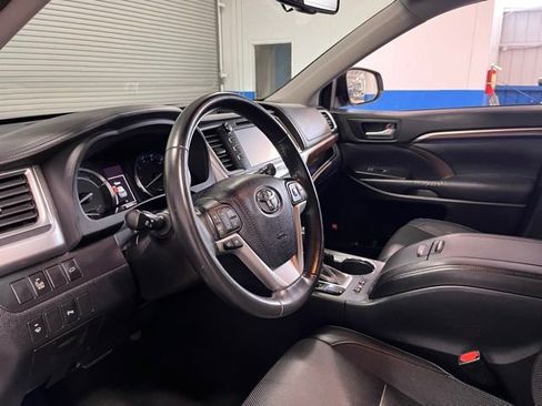 Used 2015 Toyota Highlander Limited image 22