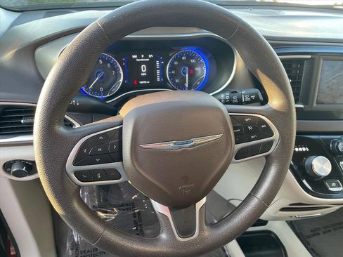 Used 2021 Chrysler Voyager LX image 9