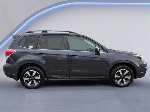 Used 2017 Subaru Forester 2.5i Limited image 2
