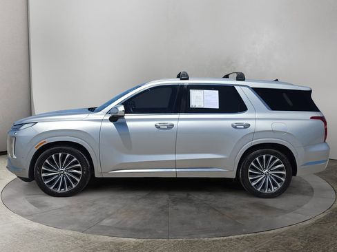Used 2023 Hyundai Palisade Calligraphy image 2