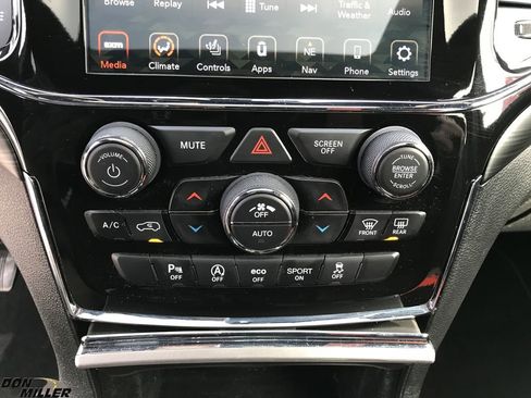 Certified 2021 Jeep Grand Cherokee Laredo X image 23