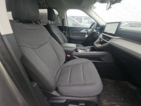 Used 2025 Ford Explorer Active image 9