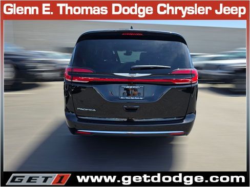 New 2025 Chrysler Pacifica Select image 5