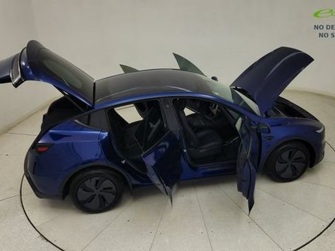 Used 2026 Tesla Model Y 2WD image 36