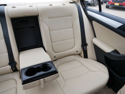 Used 2013 Volkswagen Jetta SE image 14