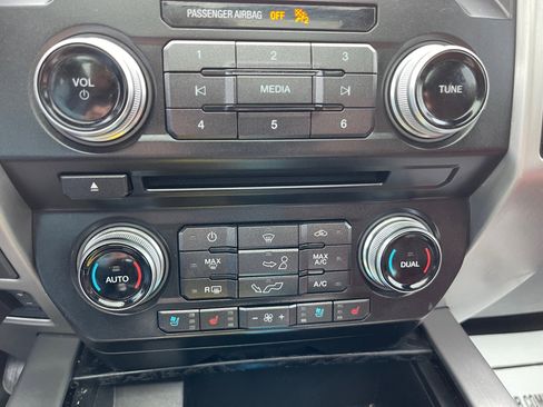 Used 2018 Ford F150 Platinum w/ Equipment Group 701A Luxury image 17