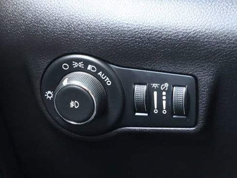 Used 2025 Jeep Compass Trailhawk AWD/4WD image 37
