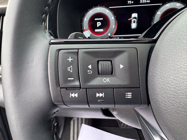Used 2025 Nissan Pathfinder Platinum FWD image 16