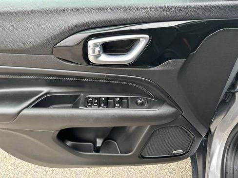 Used 2022 Jeep Compass Altitude w/ Sun and Sound Group image 19