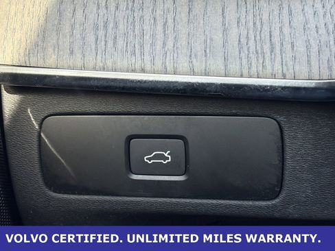 Certified 2024 Volvo XC90 B6 Ultimate w/ Lounge Package image 19