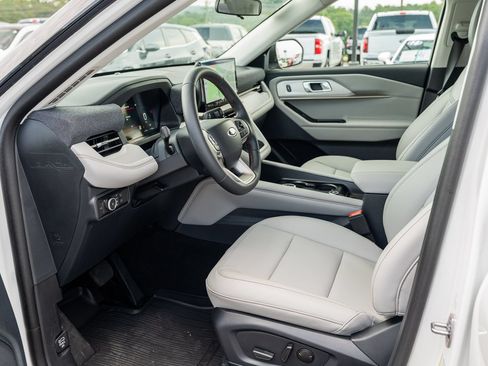 Certified 2026 Ford Explorer Active w/ Active Comfort Package RWD image 18