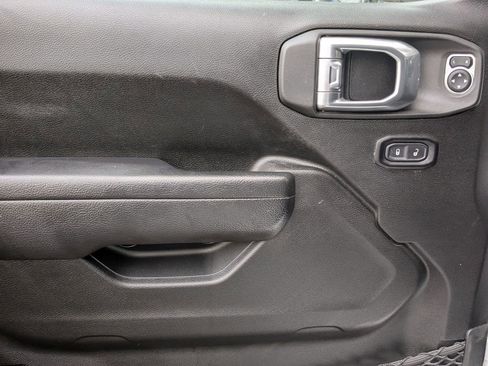 Used 2022 Jeep Gladiator Willys image 11