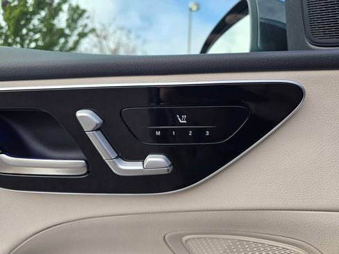 Used 2025 Mercedes-Benz C 300 Sedan image 25